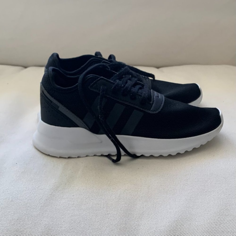 Adidas little kid black sneakers size 2